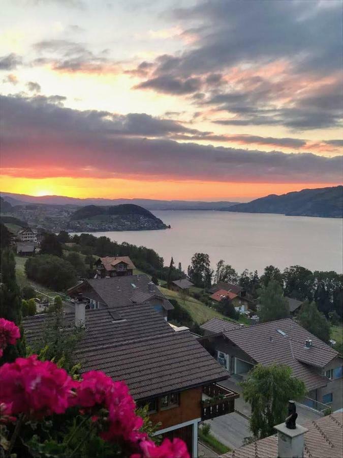Traumhaftes Chalet Mit Seesicht Krattigen Exteriér fotografie